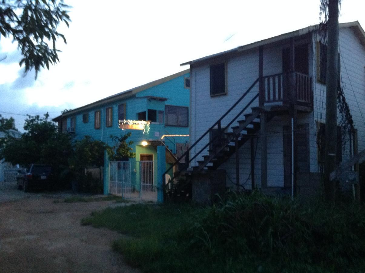 Placencia Hostel エクステリア 写真
