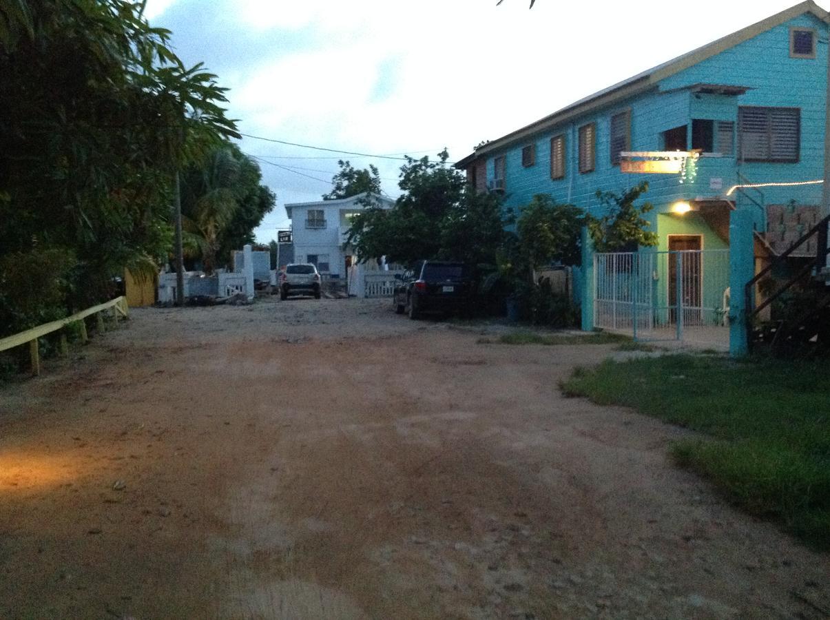 Placencia Hostel エクステリア 写真