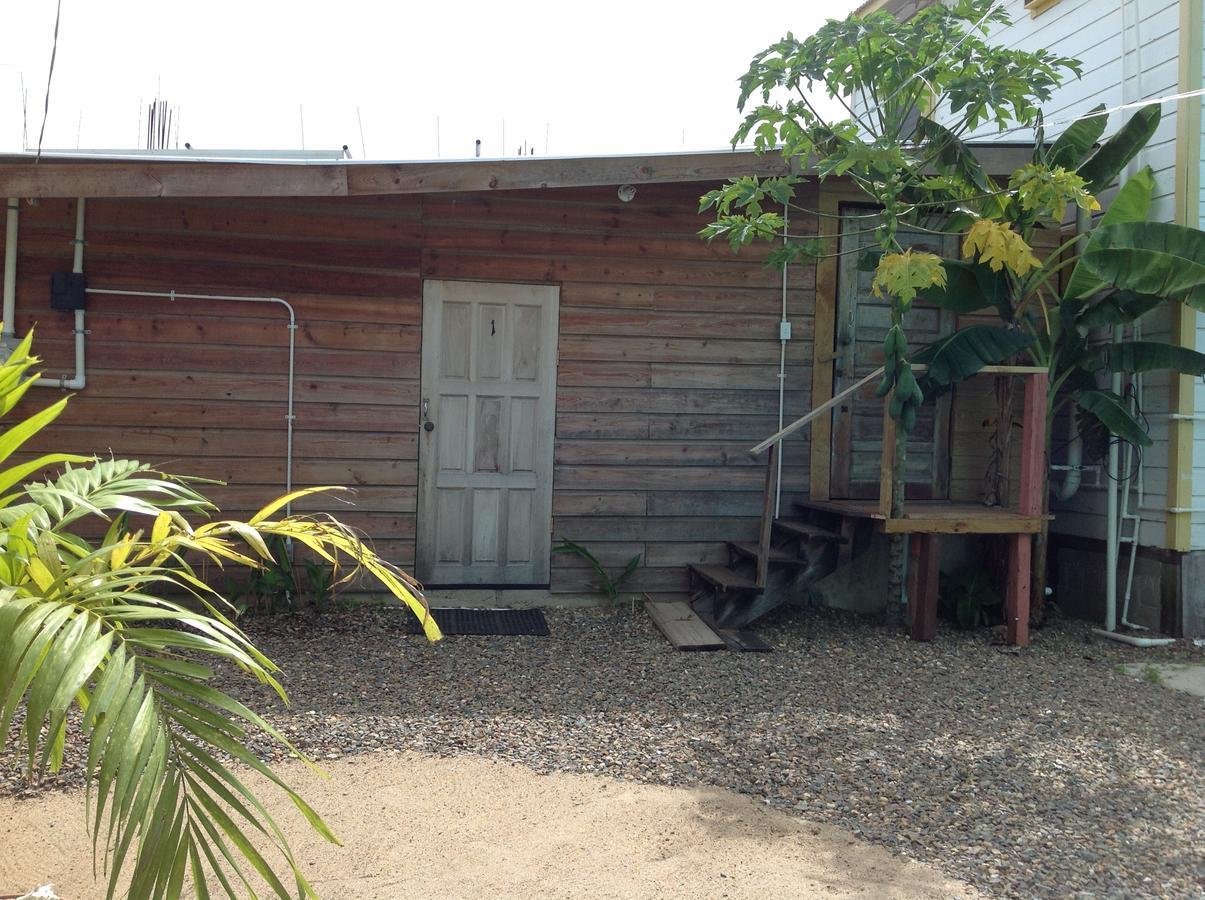 Placencia Hostel エクステリア 写真