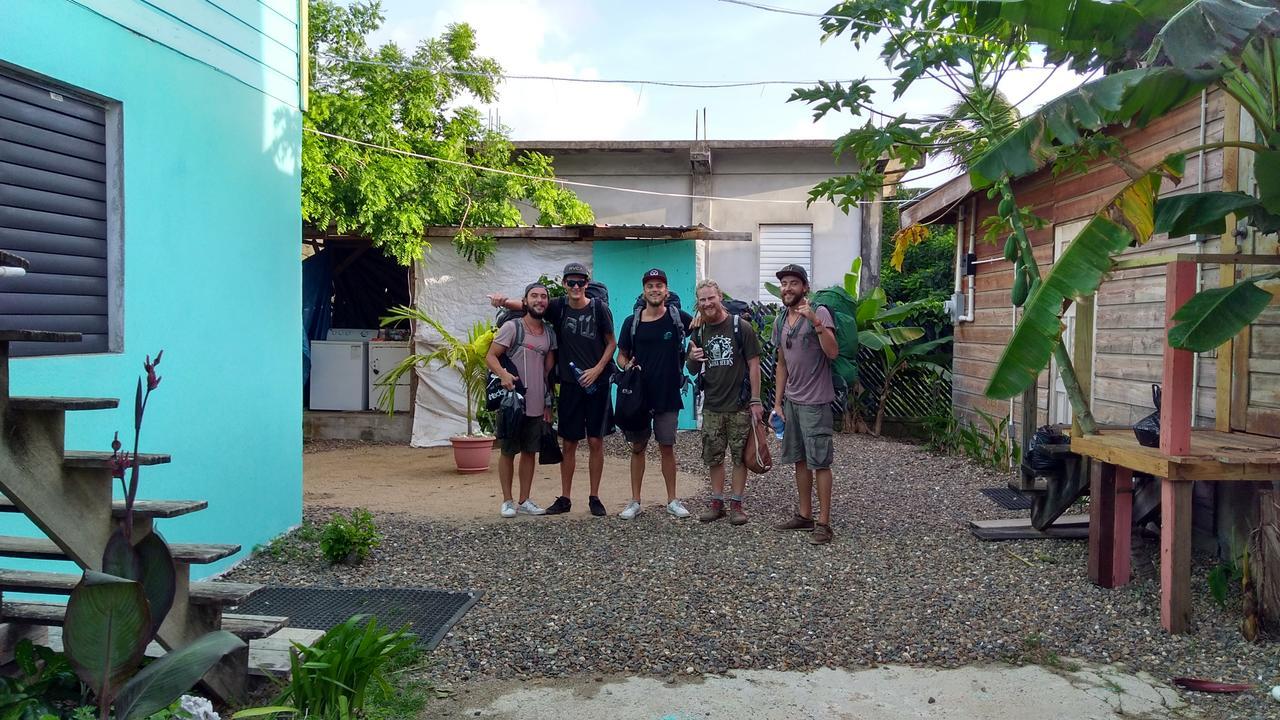 Placencia Hostel エクステリア 写真