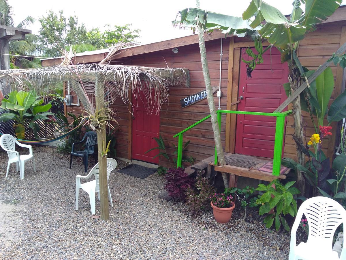 Placencia Hostel エクステリア 写真