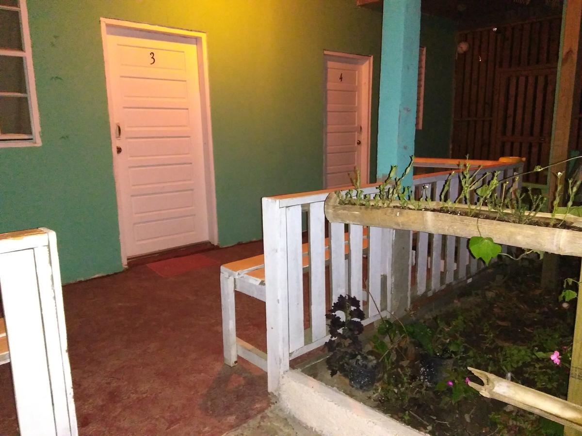 Placencia Hostel エクステリア 写真